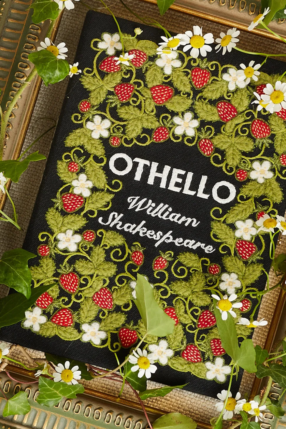 Strapped|Book Clutch<Olympia Le-Tan Othello by Holly Dunn (Strapped)