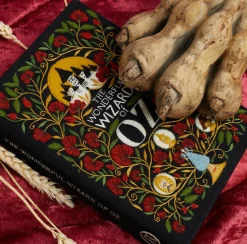 Strapped|Book Clutch<Olympia Le-Tan The Wonderful Wizard of Oz by Maja Lindberg (Strapped)